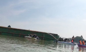 Tìm thấy thi thể 3 nạn nhân chìm sà lan trên sông Đồng Nai