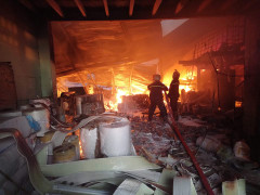 Hai công ty ở TP.HCM bốc cháy ngùn ngụt