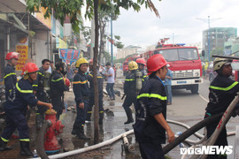 Cháy lớn tại một xưởng gỗ ở TP.HCM