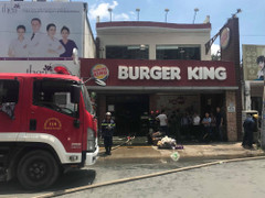 Cửa hàng Burger King ở TP.HCM bốc cháy ngùn ngụt