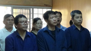 Xét xử đường dây mua bán 'logo xe vua': Thừa nhận đưa tiền hối lộ nhưng không nhớ người nhận tiền