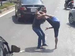 Va chạm giao thông, một người bị đâm chết ở TP.HCM