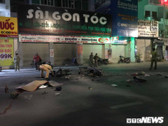 Hai xe máy đối đầu trong đêm ở TP.HCM: 3 người thương vong
