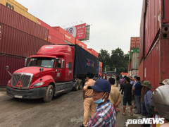 Tài xế container lùi xe, cán chết nhân viên cảng ở TP.HCM