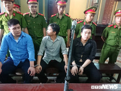 2 tên trộm đâm thương vong 5 hiệp sĩ ở TP.HCM mặt lạnh tanh khai lý lịch tại tòa