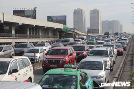 Ùn tắc khủng khiếp, hàng nghìn ô tô chôn chân trên cầu Sài Gòn