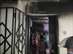 Chung cư ở TP.HCM cháy dữ dội, cư dân hoảng loạn tháo chạy