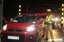 TP.HCM ra quân xử phạt người ngồi trên xe ô tô không thắt dây an toàn 