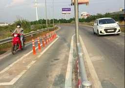 Lắp đặt xong camera giám sát tại khu vực dải phân cách trên cao tốc gây chết người