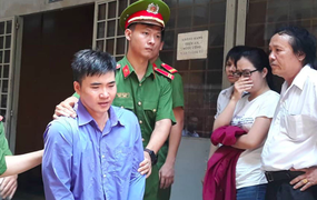 Thầy giáo sát hại nữ đồng nghiệp vì níu kéo tình cảm bất thành bật khóc tại toà