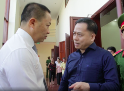 Đại án Ngân hàng Đông Á: Chậm được tiếp xúc luật sư, Vũ 'nhôm' lớn tiếng với cảnh sát