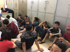 Hàng chục đôi nam nữ phê ma tuý trong quán bar nổi tiếng ở TP.HCM