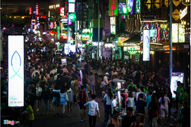 Ảnh: Bóng cười được sử dụng nhan nhản ở phố Bùi Viện