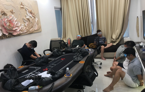 Hàng chục con bạc sát phạt trong chung cư hạng sang ở TP.HCM