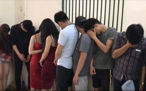 Hàng chục dân chơi ‘mở tiệc' ma túy trong quán bar ở TP.HCM