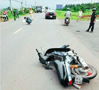 Liều lĩnh tông CSGT để bỏ chạy nhưng lại ngã bất tỉnh