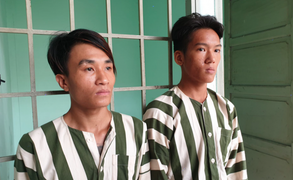 2 thanh niên cướp điện thoại của phụ nữ mang thai ở TP.HCM