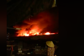 Đang cháy lớn chợ ở Bình Phước, nhiều kiot bị thiêu rụi