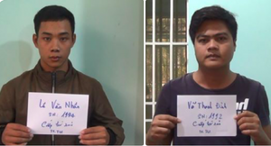 Hai thanh niên đâm trọng thương tài xế taxi rồi cướp tài sản