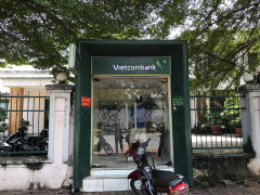 Bắt tên cướp cầm dao trấn lột khách rút tiền ở máy ATM