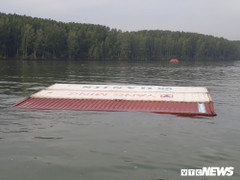 Chìm tàu hàng tải trọng 8.000 tấn trên sông Lòng Tàu, TP.HCM