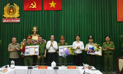 Khen thưởng 3 đơn vị khám phá nhanh vụ án ‘Quân xa lộ’ bị chém chết