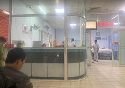 Nhóm côn đồ xông vào bệnh viện, truy sát nạn nhân đang được cấp cứu