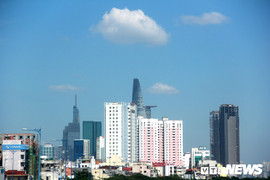 Bầu trời TP.HCM xanh ngắt bất ngờ sau nhiều ngày mù mịt