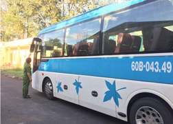 Truy bắt nhóm thanh niên đập vỡ kính xe khách vì không được nhường đường