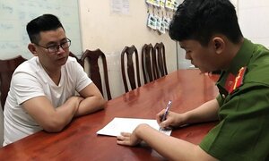 Bắt quản lý và nhân viên quán bar bán ma túy cho khách