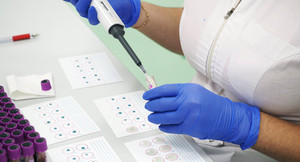 Tại sao phương Tây thờ ơ với thông tin Nga nghiên cứu thành công thuốc đặc trị ung thư?