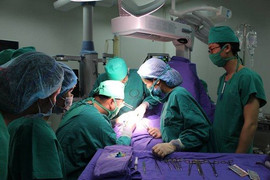 Quảng Ninh: Bé trai sinh ra không có hậu môn được chỉ định phẫu thuật tạo hình