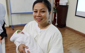 Sự hồi sinh kỳ diệu của bé gái sinh non, nặng 850g mang trọng bệnh