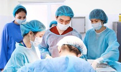 Hy hữu: Bé 4 tuổi bị u nang buồng trứng
