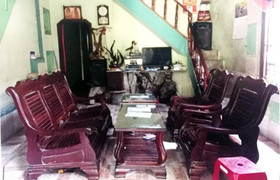 Uống say, vô tư sàm sỡ con gái và cháu của bạn nhậu tại phòng khách