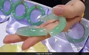 Rơi vỡ vòng ngọc hơn 1 tỷ đồng, khách du lịch ngất... tại trận