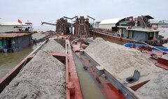 Hà Nội xử phạt 187 vụ hút cát trái phép, thu gần 5 tỷ đồng