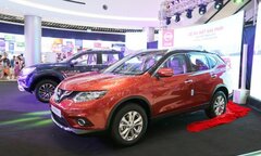 Ô tô liên tục giảm giá, mở mắt ra lỗ cả chục triệu đồng