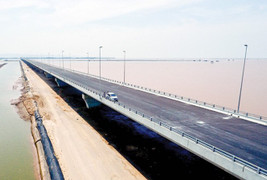 Hàng loạt sai sót ở cầu vượt biển dài nhất Việt Nam: Xem xét trách nhiệm Bộ Giao thông