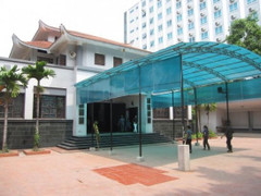 Dân tố phải 'lót tay' cho cán bộ khi làm giấy chứng tử: Nhà tang lễ vẫn tổ chức lễ tang sau 4h chiều