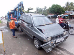 4 xe tông liên hoàn, hàng chục khách hoảng loạn ở Tiền Giang