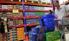 Dân nhậu Việt góp núi tiền xây 'lâu đài' cho các hãng bia