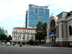 Tiết lộ lý do nhà giàu thích đổ tiền vào đất