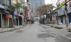 Chung cư chui vào ngõ nhỏ, dân 'kêu trời' vì tắc đường