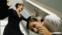 Những cách để sống sót khi kẹt thang máy ai cũng phải biết