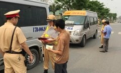 Chạy như 'rùa bò', hàng loạt xe khách bị 'cấm bến' 1 tháng