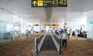 Lý do các sân bay thường trải lớp thảm dày ở sảnh