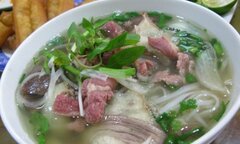 Ăn một bát phở buổi sáng, bạn đã thừa gấp đôi lượng muối cần thiết mỗi ngày