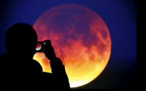 Lần đầu tiên trong 150 năm: Siêu trăng, trăng xanh, nguyệt thực xảy ra cùng lúc