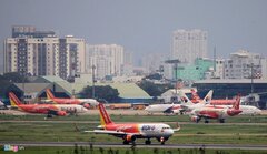 Thời tiết xấu, hàng loạt chuyến bay không thể cất cánh, hạ cánh